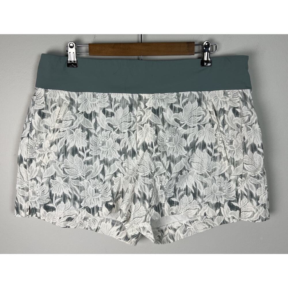 Athleta Trekkie North Short Green White Floral Size 16 Nylon Stretch Women’s